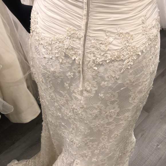 Lace wedding gown for sale - Picture 7 of 8